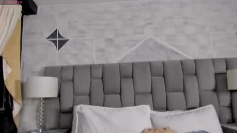 Riana online show from January 15, 2025, 8:20 am