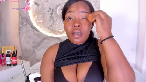 Riana online show from December 4, 2025, 5:06 am