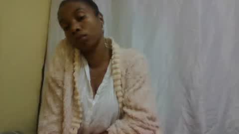Snapshot of richella34 chatting on June 18, 2026, 11:20 pm richella34 online show from June 18, 2026, 11:20 pm