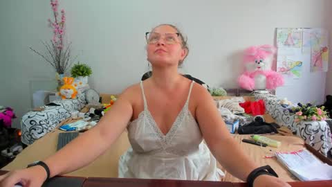 Snapshot of richlucky555 chatting on June 4, 2026, 1:17 pm Anna - not anna - right Anna online show from June 4, 2026, 1:17 pm