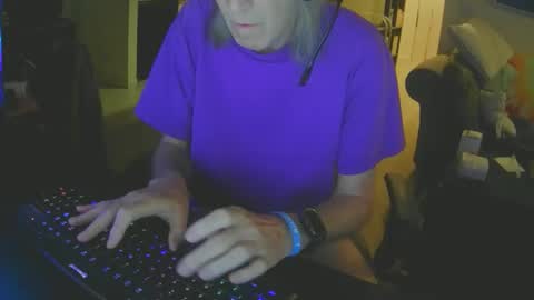 rickl56 online show from October 21, 2025, 10:10 pm