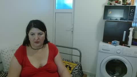 Snapshot of ridemerafsuzana chatting on January 1, 2025, 11:49 am Ridemeraf online show from January 1, 2025, 11:49 am