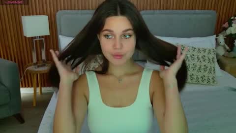 Rihanna online show from September 17, 2025, 5:14 pm