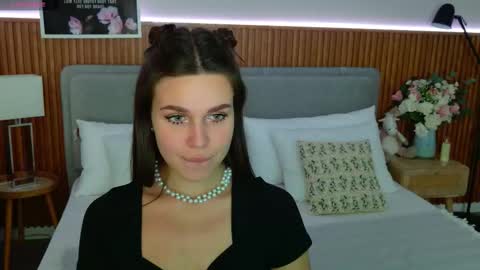 Rihanna online show from September 19, 2025, 5:57 pm