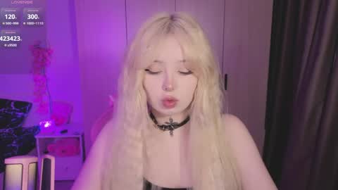 Snapshot of riley_vice chatting on June 1, 2026, 8:49 am Sofia online show from June 1, 2026, 8:49 am