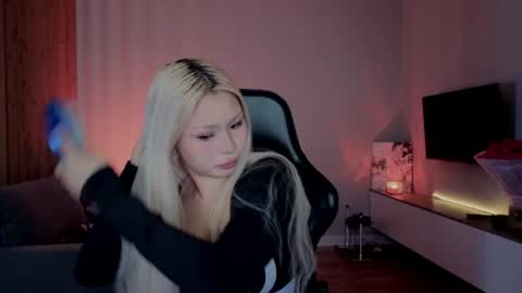 rileymee online show from April 21, 2026, 3:13 am