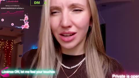 Rina Asty online show from November 29, 2025, 6:55 pm