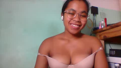 Snapshot of rinah856024 chatting on May 8, 2026, 6:13 pm rinah856024 online show from May 8, 2026, 6:13 pm
