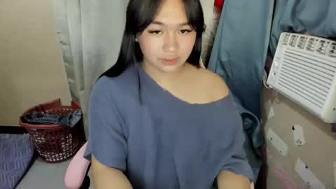 Snapshot of riri_bowa chatting on February 17, 2026, 9:10 pm RIRI online show from February 17, 2026, 9:10 pm