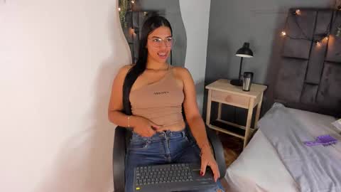 RIRI  online show from September 16, 2025, 7:59 pm