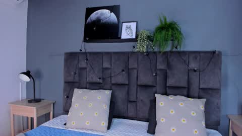 RIRI  online show from November 17, 2025, 7:19 pm