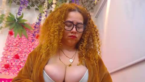 Snapshot of risitos_de_oro_ chatting on July 5, 2026, 10:44 am Risitos De Oro online show from July 5, 2026, 10:44 am