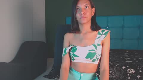 risy_rose online show from February 5, 2025, 7:53 pm