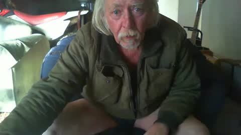 Snapshot of riverratggg chatting on July 10, 2026, 7:12 am riveratggg online show from July 10, 2026, 7:12 am