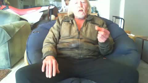 Snapshot of riverratggg chatting on July 11, 2026, 9:45 am riveratggg online show from July 11, 2026, 9:45 am