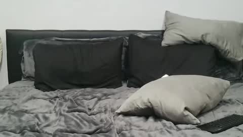 RJandScooterRJ-black guySc-white guy online show from November 25, 2025, 11:21 am