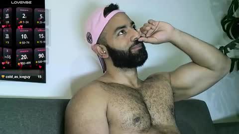 SebasRoa online show from October 9, 2025, 5:44 pm