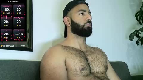 SebasRoa online show from October 15, 2025, 5:35 pm