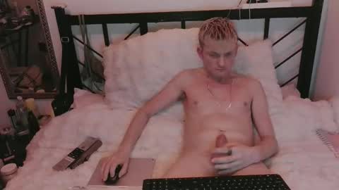 DippingDolly96 online show from February 2, 2026, 4:55 am