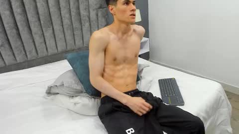 Roan Birkin online show from February 19, 2025, 1:40 am