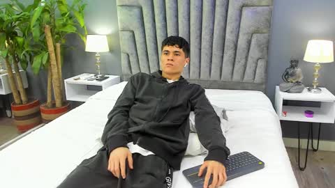 Roan Birkin online show from February 19, 2025, 11:14 pm