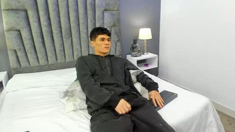 Roan Birkin online show from February 20, 2025, 2:18 am