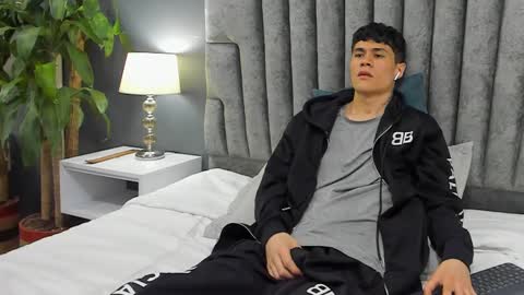 Roan Birkin online show from February 26, 2025, 11:04 pm