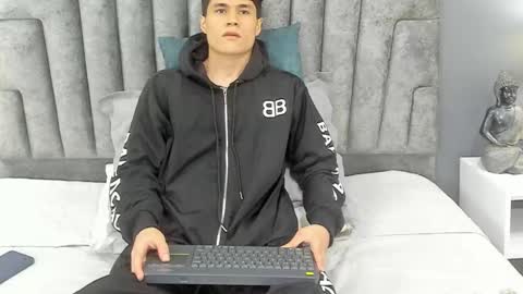 Roan Birkin online show from March 4, 2025, 7:43 pm