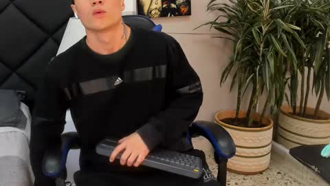 Roan Birkin online show from March 17, 2026, 9:07 pm