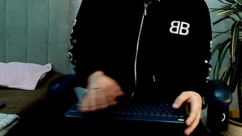 Roan Birkin online show from May 25, 2026, 7:42 pm