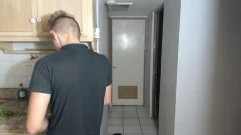 RoastingCorn online show from November 17, 2025, 12:49 am