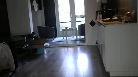 rober10000 online show from November 17, 2025, 9:48 am