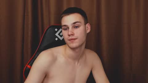 robert10211 online show from December 24, 2024, 7:44 pm