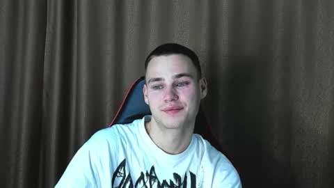 robert10211 online show from September 29, 2025, 8:24 pm