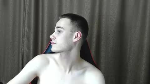 robert10211 online show from October 6, 2025, 8:17 pm