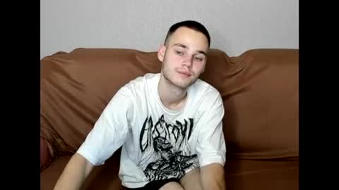 robert10211 online show from November 2, 2025, 10:28 am