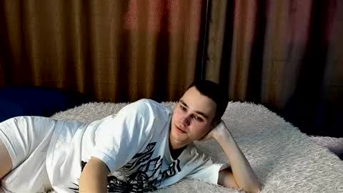 robert10211 online show from February 5, 2026, 9:47 am