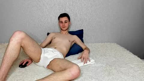 robert10211 online show from April 1, 2026, 1:41 pm