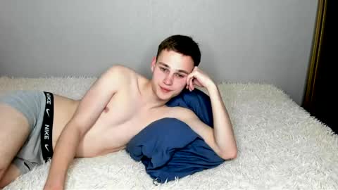 robert10211 online show from April 24, 2026, 2:52 pm