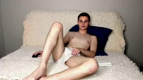 robert10211 online show from June 19, 2026, 2:05 am