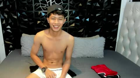 robert_massivexxx online show from April 23, 2026, 8:24 am