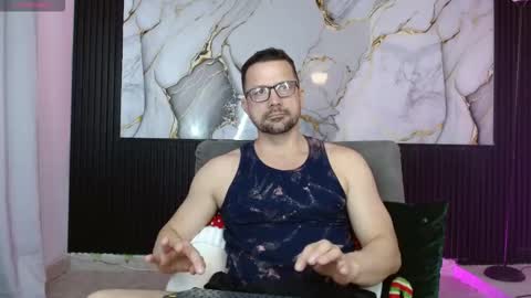 Robert online show from November 28, 2025, 6:43 pm