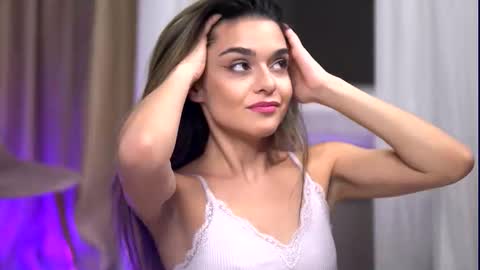 Roberta online show from December 3, 2025, 8:23 am