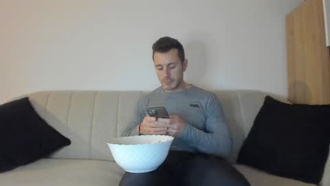 roberto4ever online show from December 8, 2024, 3:45 pm