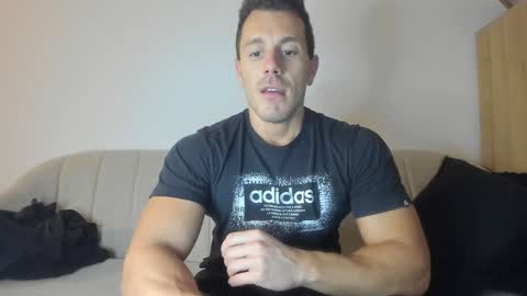 roberto4ever online show from January 3, 2025, 3:01 pm