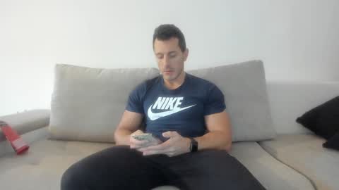 roberto4ever online show from January 5, 2025, 1:26 pm