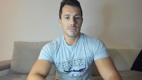 roberto4ever online show from January 7, 2025, 5:09 pm