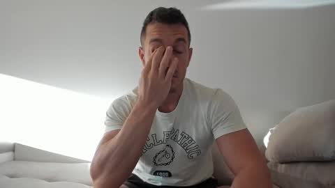 roberto4ever online show from September 14, 2025, 5:06 am