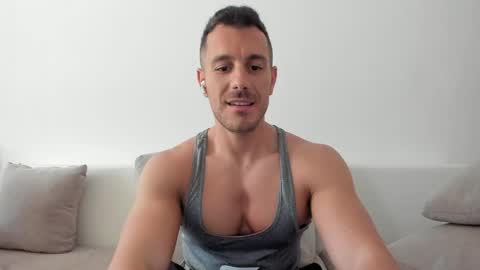 roberto4ever online show from May 20, 2026, 10:32 am