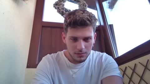 Snapshot of roberto_twink1 chatting on December 19, 2024, 7:51 am Roberto online show from December 19, 2024, 7:51 am